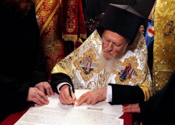 Carigradski patrijarh ne priznaje Kijevu status patrijaršije, ali se ne odriče ni svoje jurisdikcije nad njim