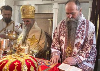 Митрополит Амфилохије и Епископ Јоаникије: Ко се чува и Бог га чува